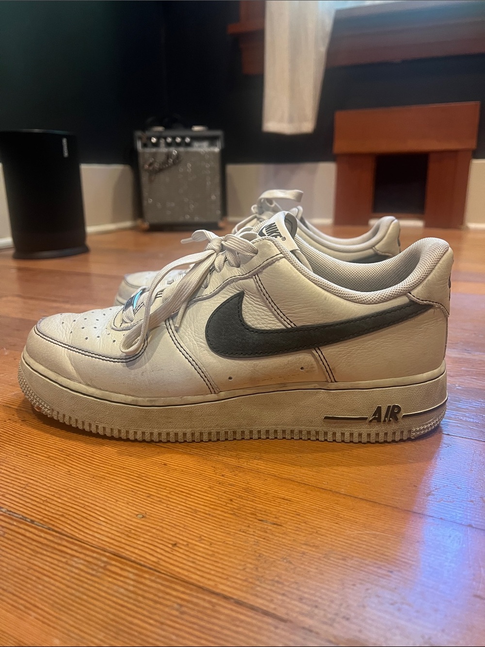 Nike Men's Low-Top Sneakers in Crème  with Black Swoosh size 9
